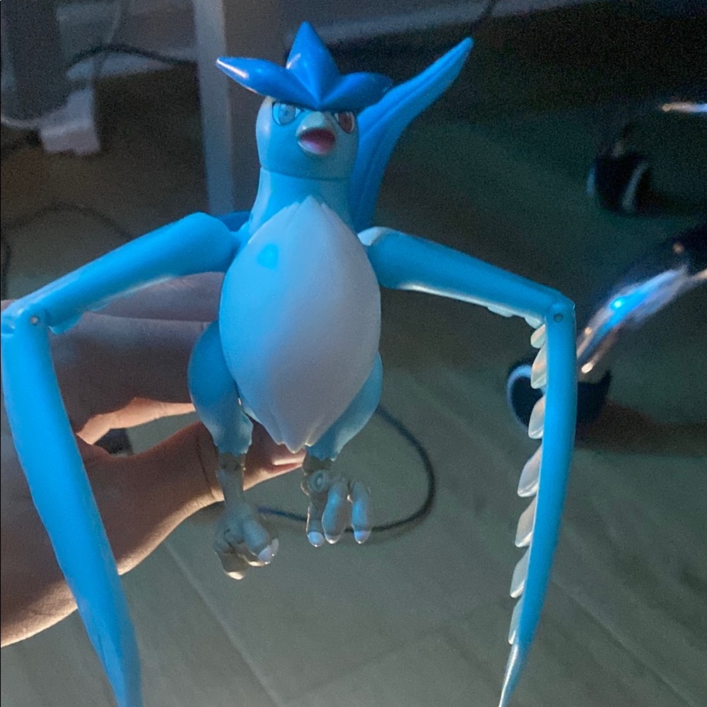 Pokémon Articuno Figure one missing talon